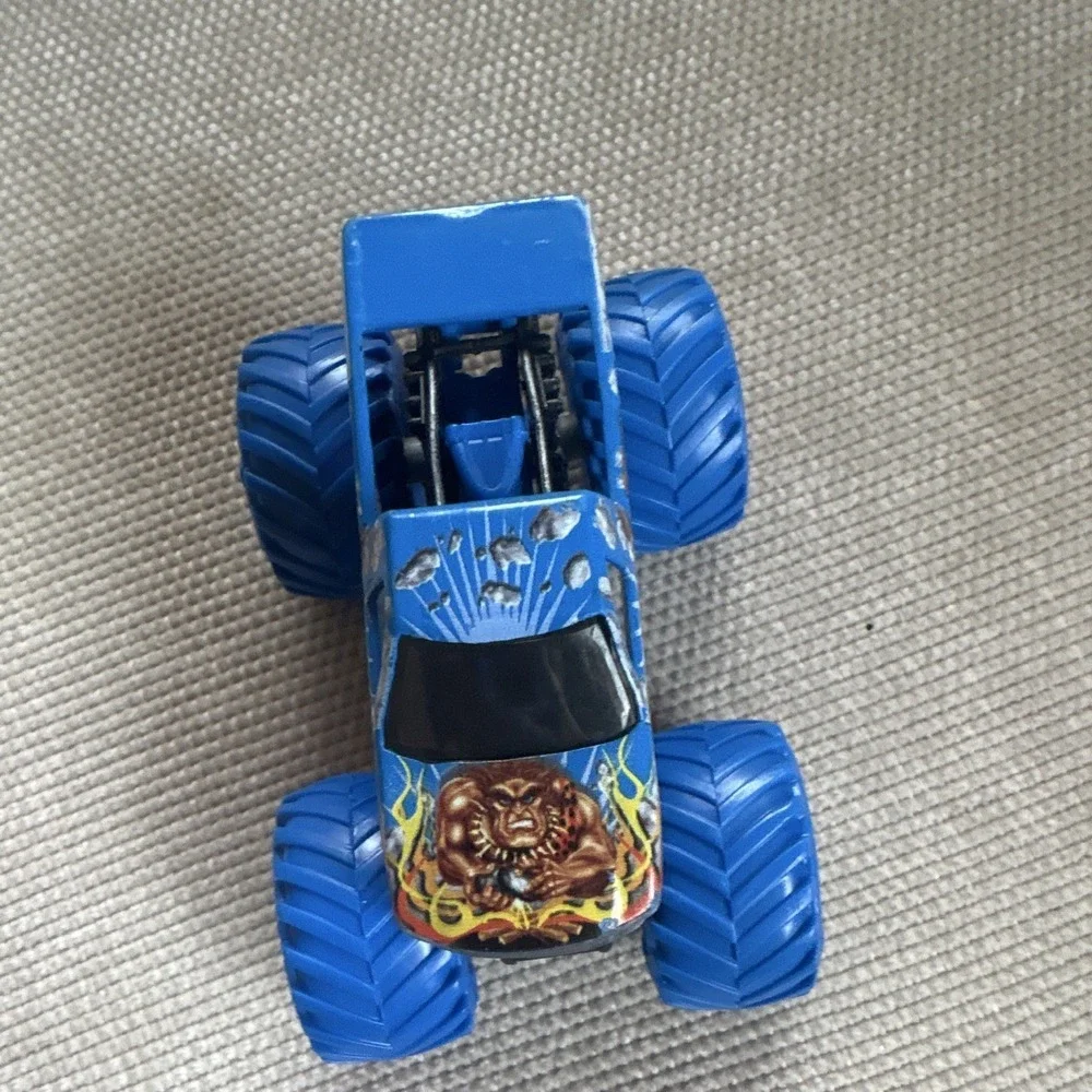 Monster Jam 1:64 Stone Crusher Gray Blue Tires 2023 Monster Truck Die Cast Metal